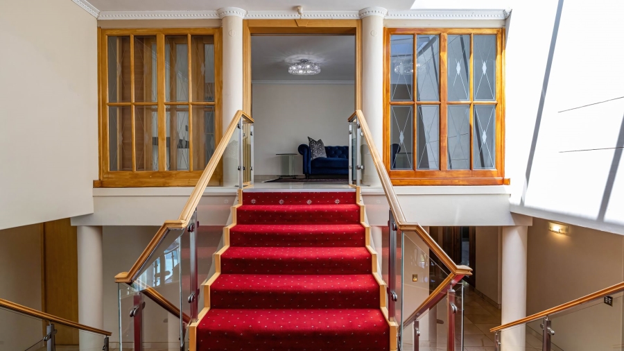 7 Bedroom Property for Sale in Constantia Western Cape